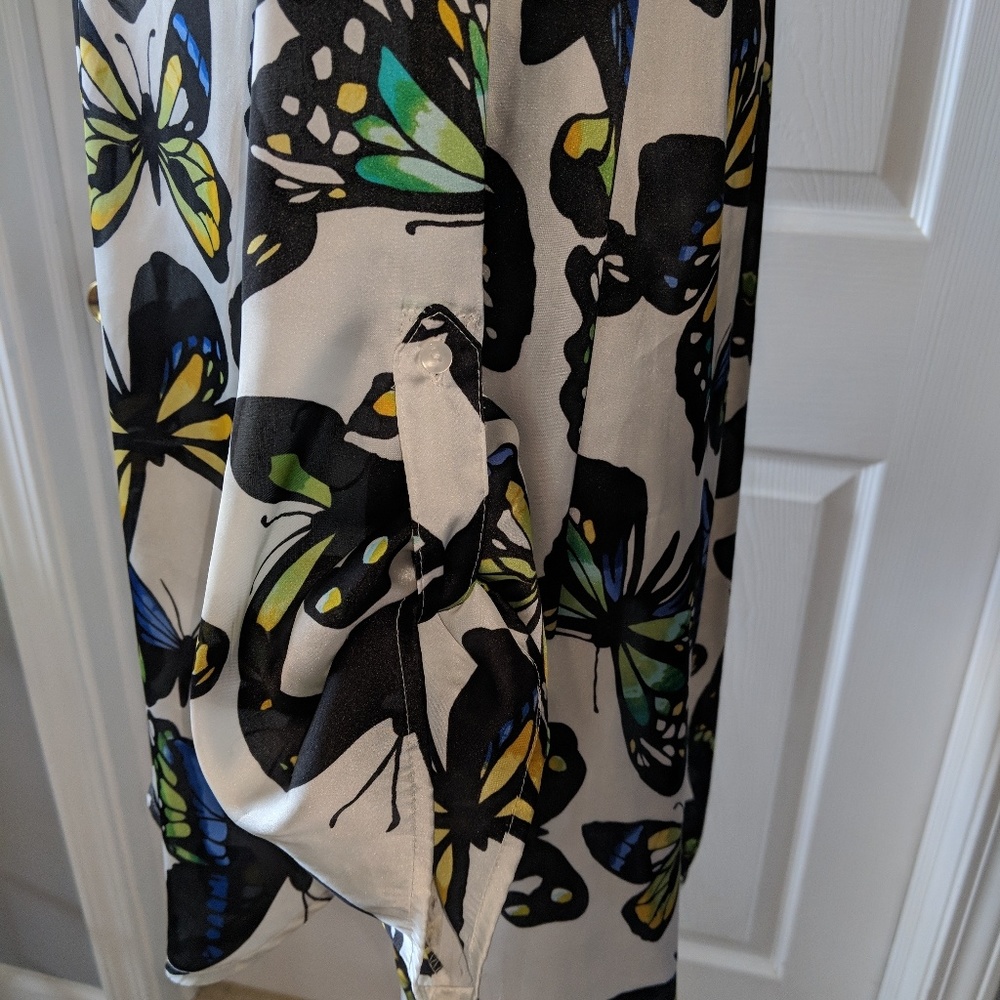 Butterfly Patterned Blouse - Picture 3 of 6